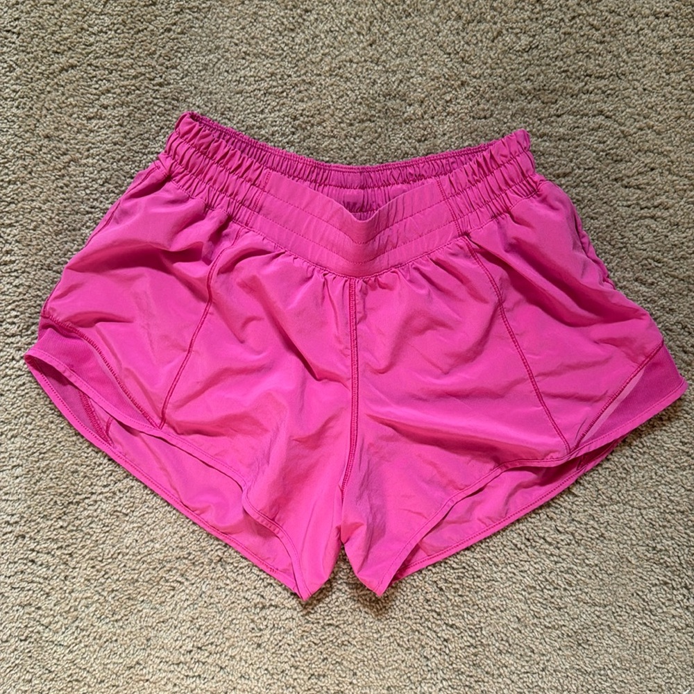 Hotty hot lululemon 2.5 lines low rise short hot pink size 8